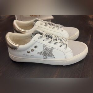 NWOT Vintage Havana White and Silver Sneakers women’s sz. 7.5